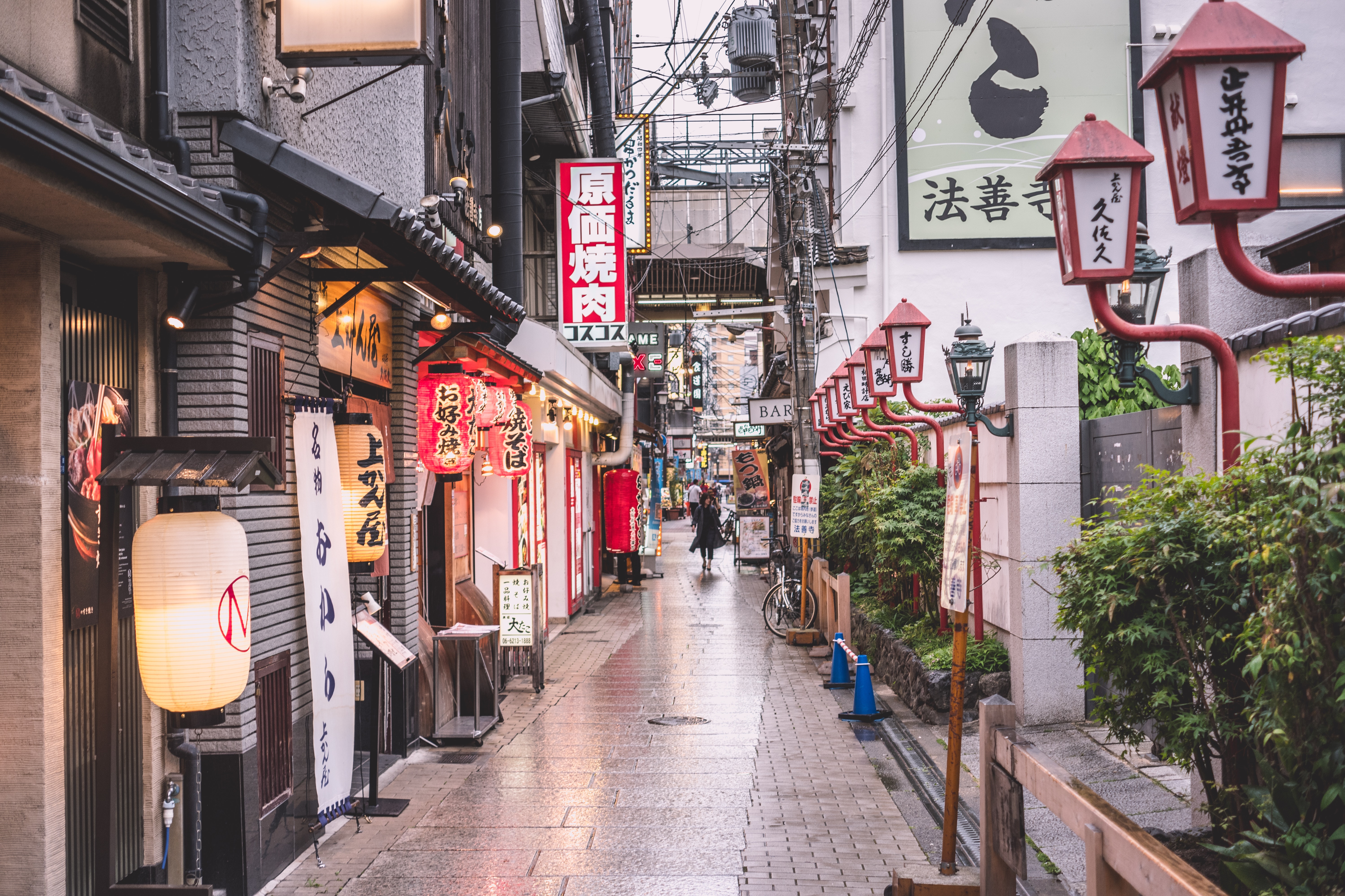 A narrow Japanese backstreet